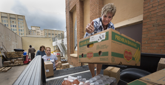 A volunteer loads food for the Feed Lake Highlands program: Jun Ma
