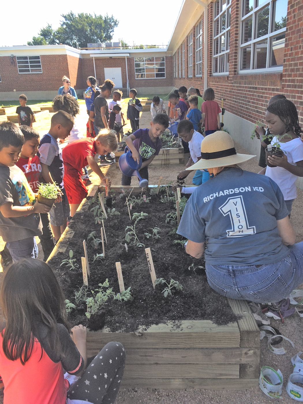Hamilton Park Pacesetter Magnet's outdoor education in “The Garden of Life.”