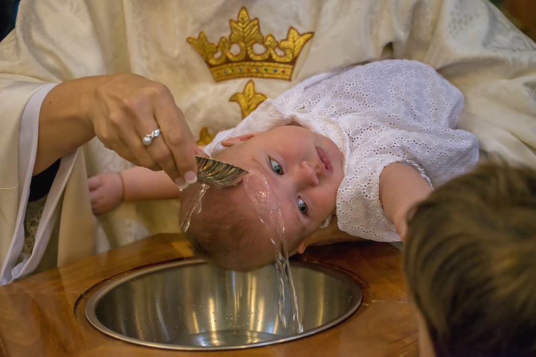 Winifred Louise is baptized. (Photo by Danny Fulgencio)