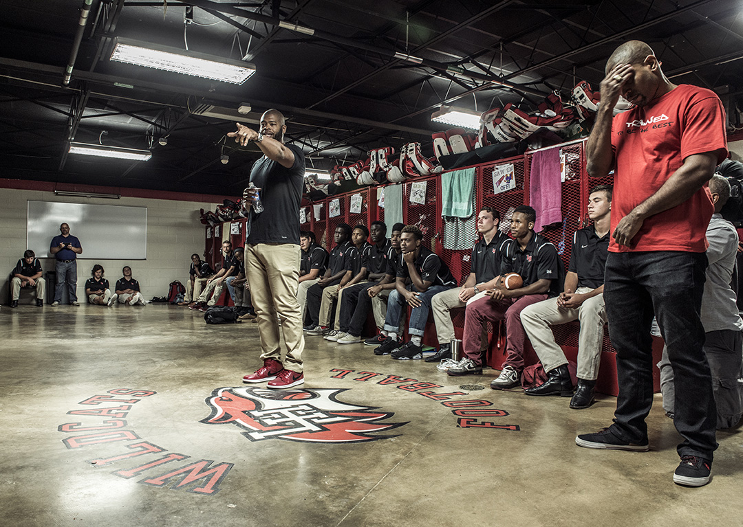 LHHS grad and former NFL player Wade Smith gives the Wildcats a pep talk. (Photo by Danny Fulgencio)