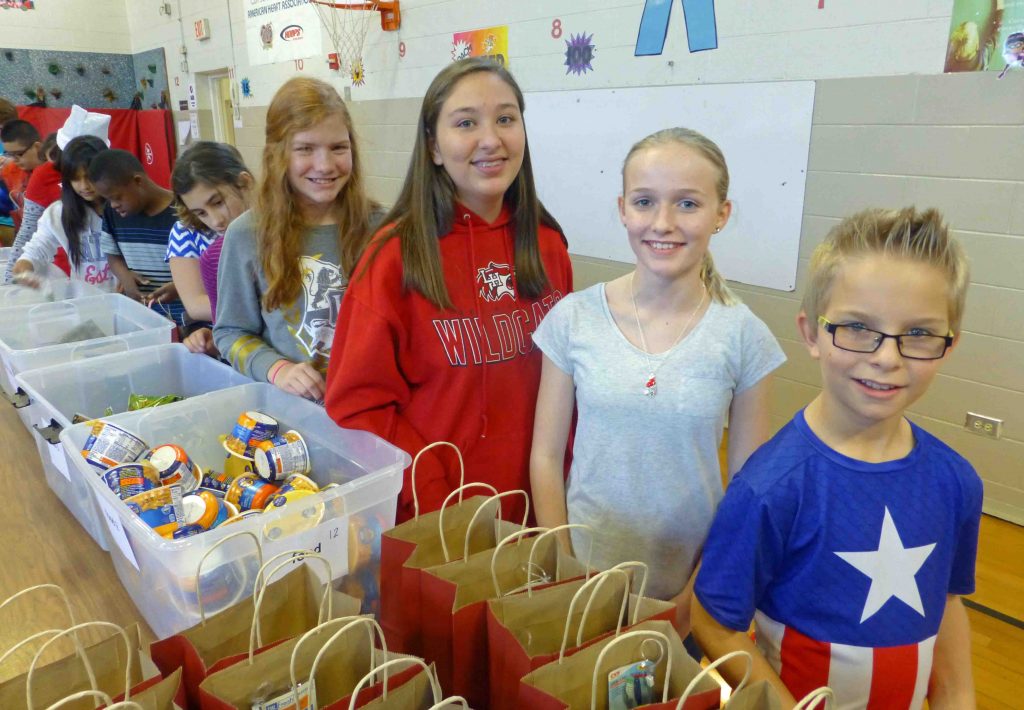 LHE students fill bags for Promise House