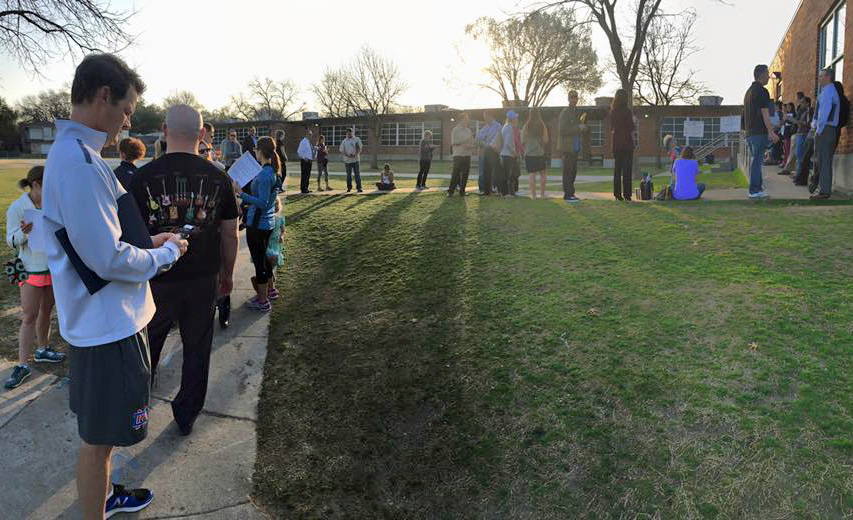 Lines to enroll at WRE. Photo by Paul Lewis.