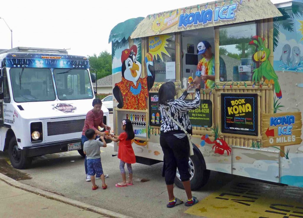 Kona Ice and Rock 'n Roll Tacos serve garden visitors