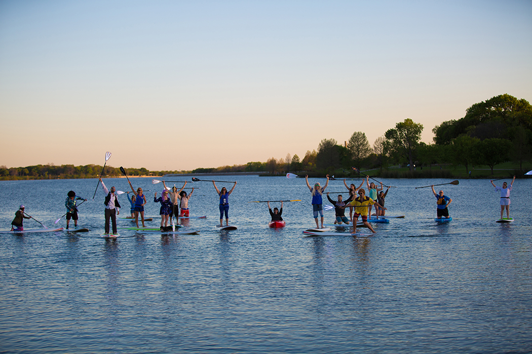 DFW Surf members meet every Thursday until October, inviting out members old and new to paddling and kayaking at White Rock Lake. (Photo by Rasy Ran)