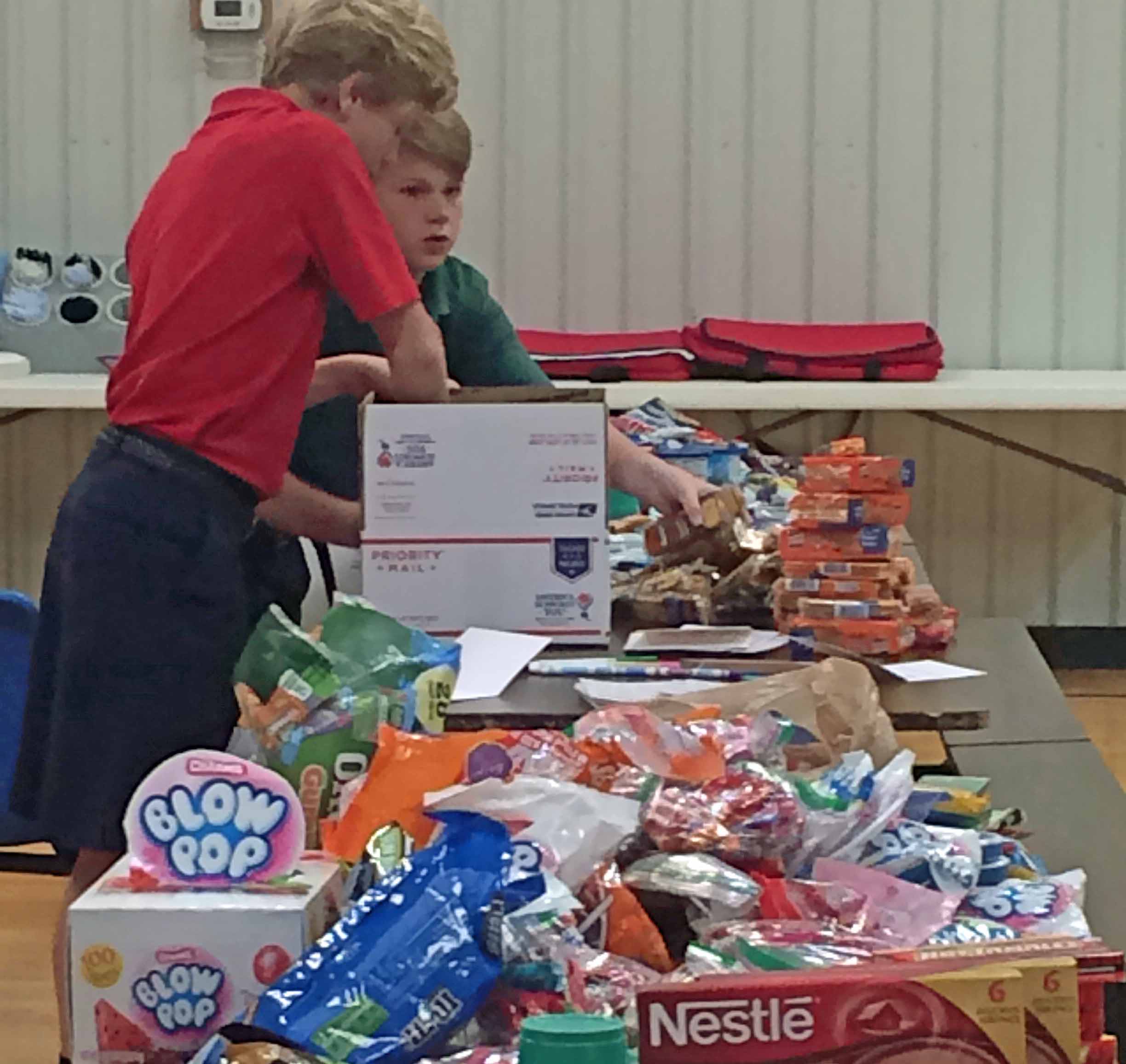 Highlander students pack goodies for soldiers