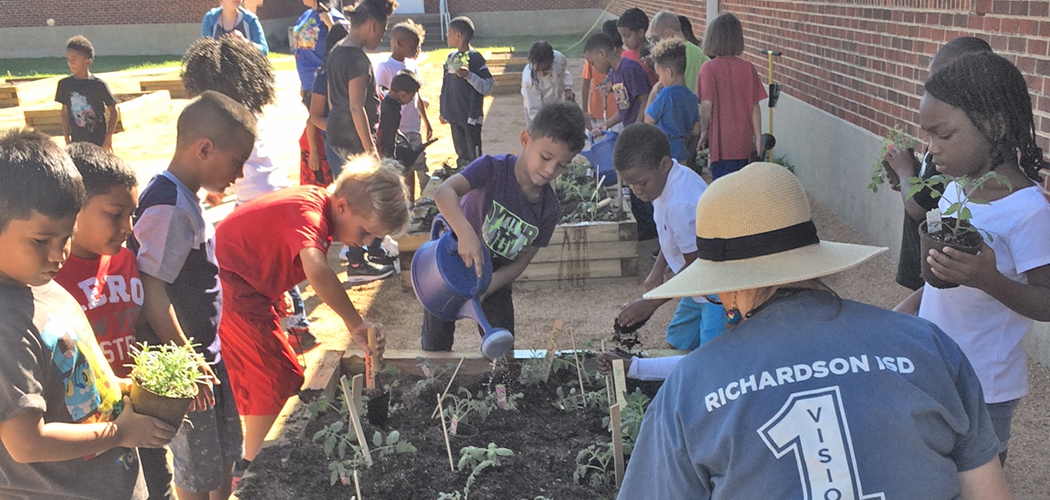 Hamilton Park Pacesetter Magnet's outdoor education in “The Garden of Life.”