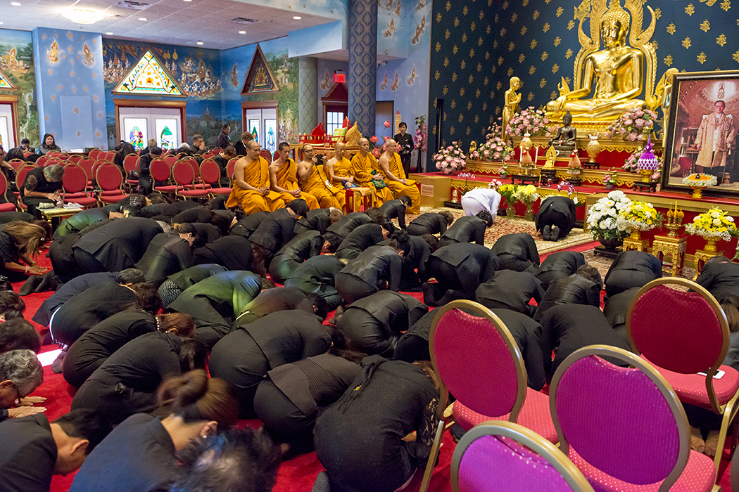 Monks and members gather, in solidarity with Buddhists worldwide, to honor deceased Thai King Bhumibol Adulyadej. (Photo by Danny Fulgencio)