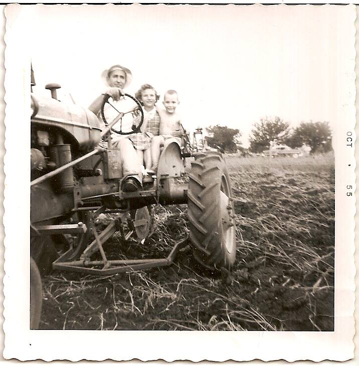 Members of the Dahman family in the early 1950s, who owned the land that later became Skyline Park. (Photo courtesy of Cindy Dahman Johnson). 