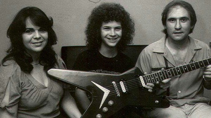 Dimebag Darrell Abbott with his parents, Carolyn and Jerry Abbott, after he won the