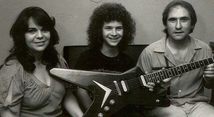 Dimebag Darrell Abbott with his parents, Carolyn and Jerry Abbott, after he won the 